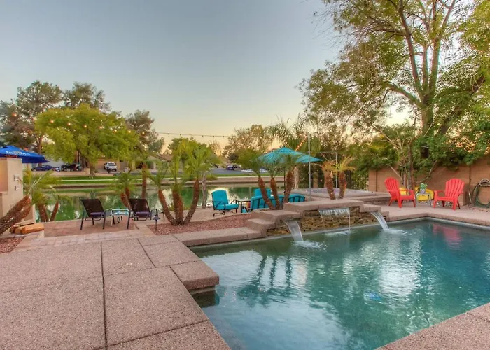 Front House With Pool And Hot Tub *